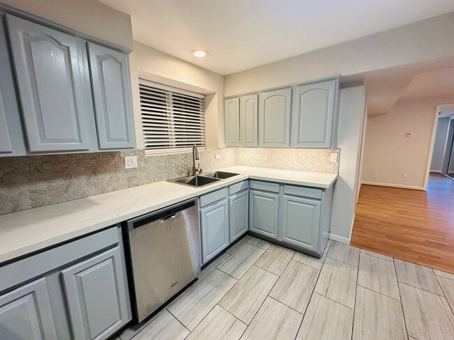 Building Photo - Ashby Duplex