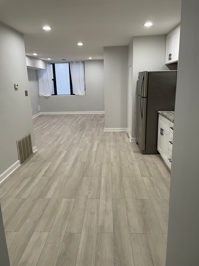 Foto del edificio - 452 N Western Ave