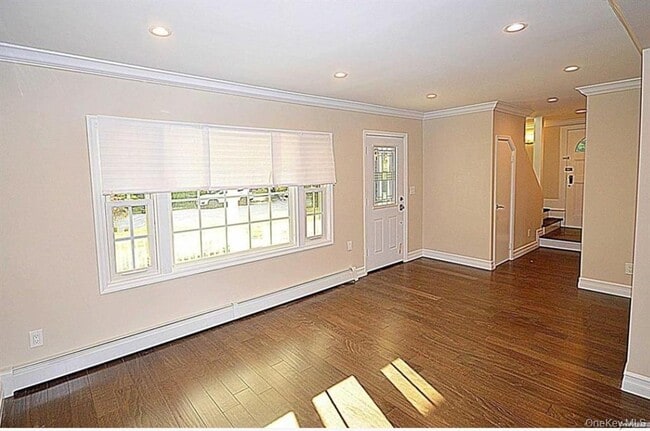 Building Photo - 4 Addison Ln