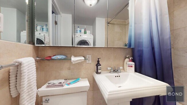 Foto del edificio - 411 E 12th St