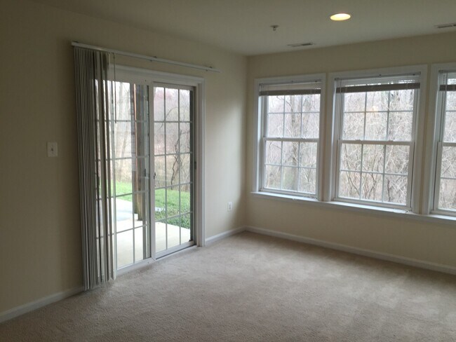 Foto del edificio - Oversized Townhome in Crofton Farms