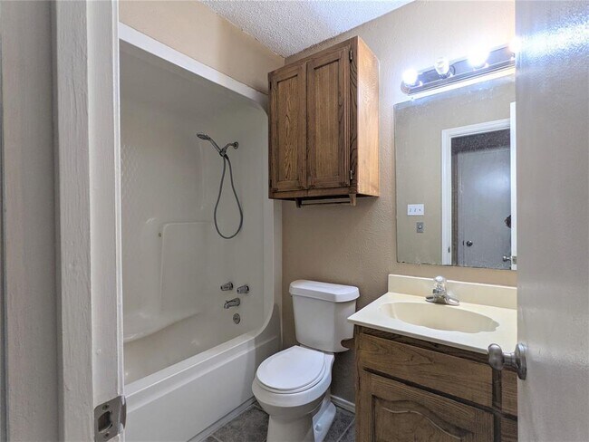 Building Photo - 134 Bellaire Dr