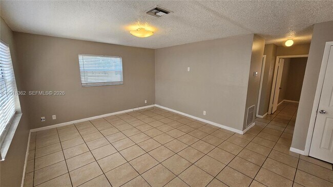 Foto del edificio - 860 SW 6th Ct
