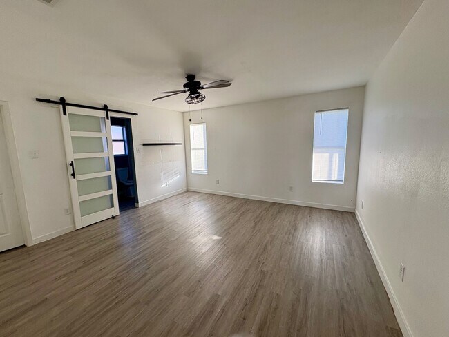 Foto del edificio - 4506 Windcrest Dr