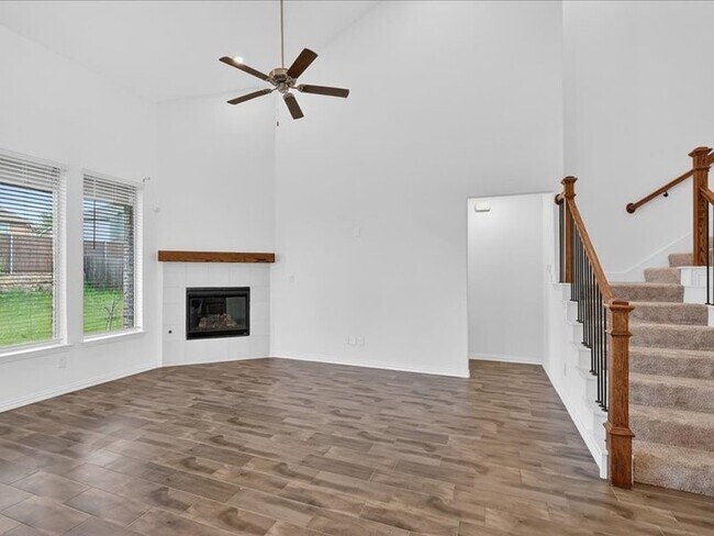 Building Photo - 1501 Lake Grove Dr