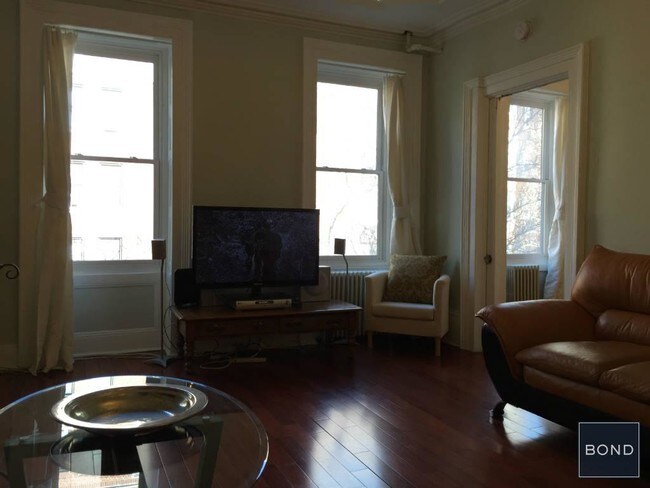 Building Photo - 320 E 77th St