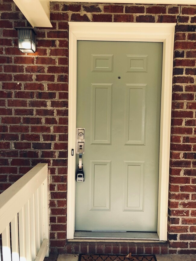 Foto del edificio - 516 Brent Rd