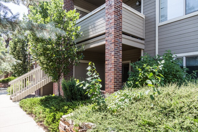 Conveniently Located Modern Two Bedroom Condo For Rent in Westwood Condominiums - Conveniently Located Modern Two Bedroom Condo For Rent in Westwood Condominiums