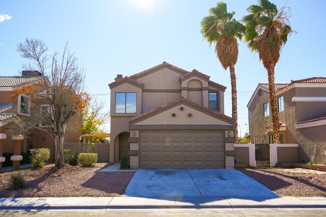 Foto del edificio - Stunning 3 Bed / 2.5 Bath Home w/ Loft, Two-Story Atrium & Remodeled Kitchen