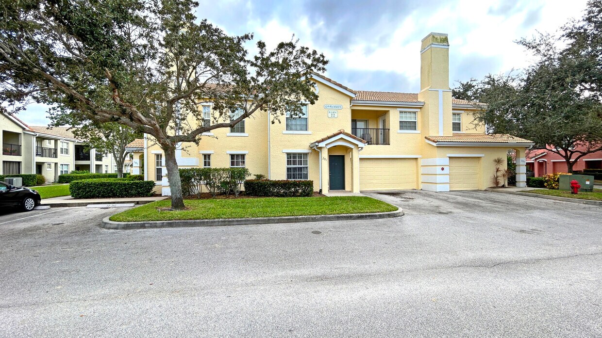 Primary Photo - 142 SW Peacock Blvd