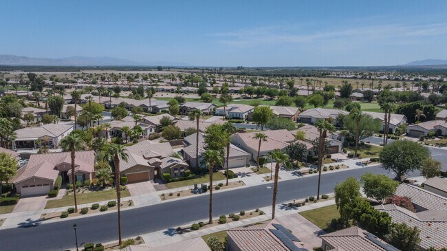 Foto del edificio - 60440 Juniper Ln