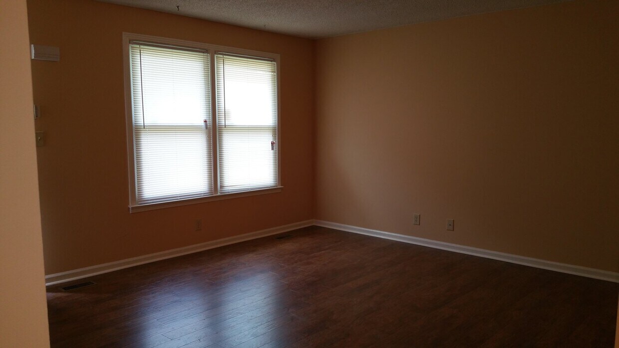 Building Photo - 3405 Albert Dr