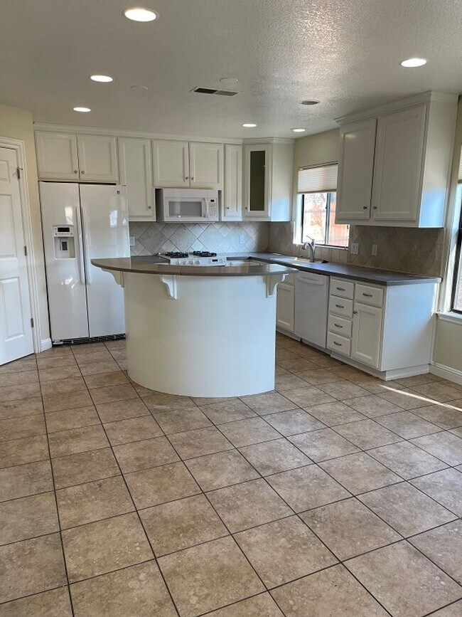 Foto del edificio - 1787 Douglas Ave. (Armstrong/Shaw) ~ AVAIL...