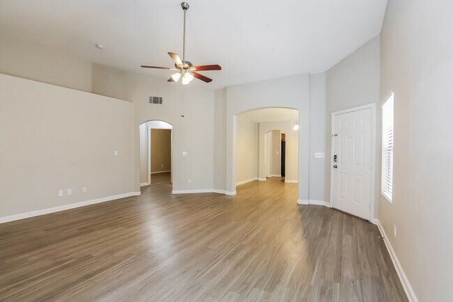 Foto del edificio - 4532 Possum Berry Ln