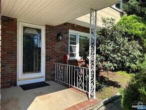 Building Photo - 175 Veterans Dr
