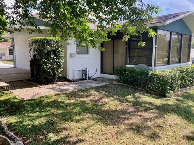 Building Photo - 2 bedroom, 1.5 bath home with carport