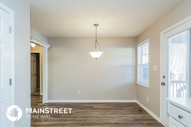 Building Photo - 5129 Peakwood Dr