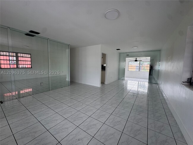 Building Photo - 1320 W 37th St