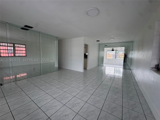 Foto del edificio - 1320 W 37th St