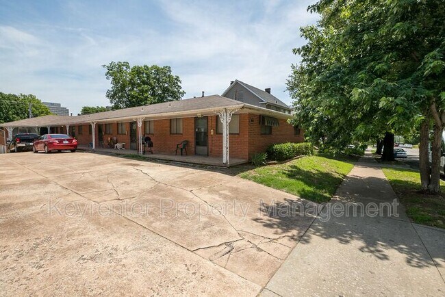 Building Photo - 1403 S Frisco Ave