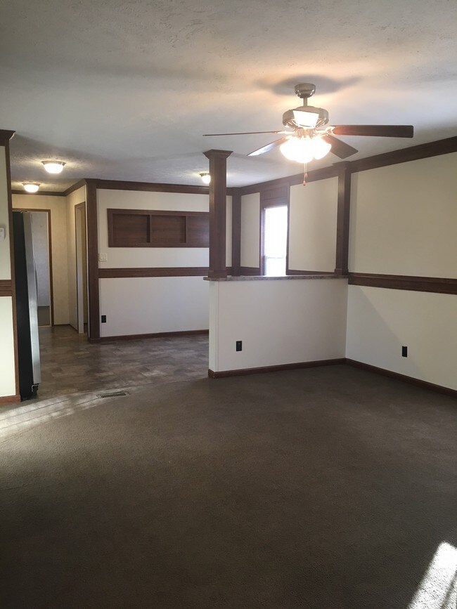 Building Photo - 142 Electric Ln