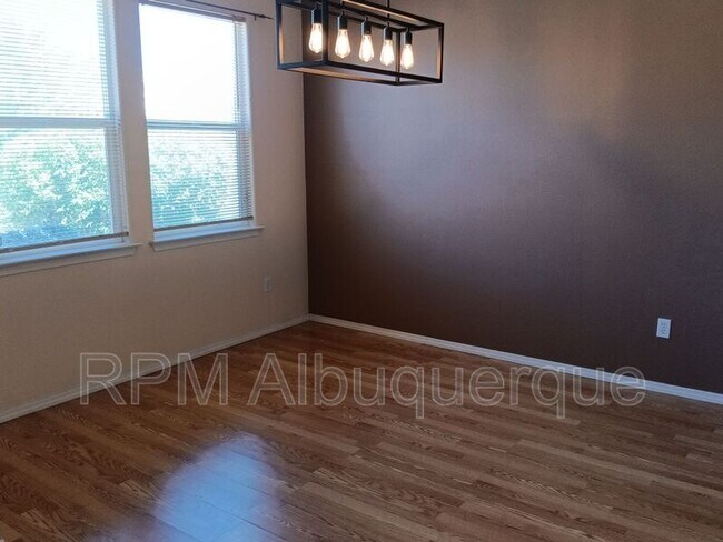 Foto del edificio - 9224 Lower Meadow Ave SW