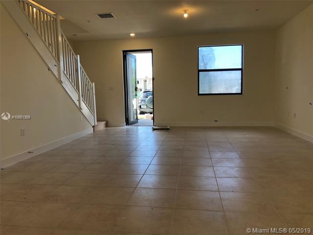 Foto del edificio - 10419 NW 82nd st  3