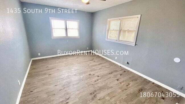 Building Photo - $499 Move-In Special (+ admin fee) + $0 De...