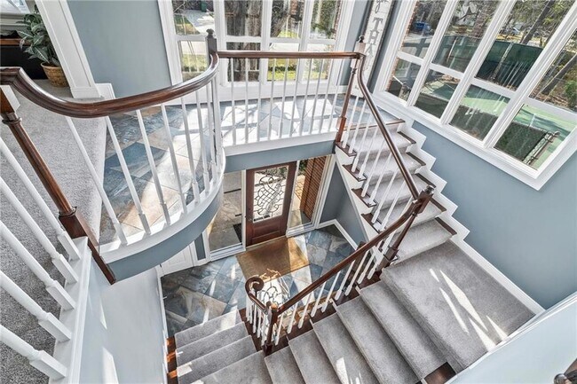 Foto del edificio - 632 Village Ln S