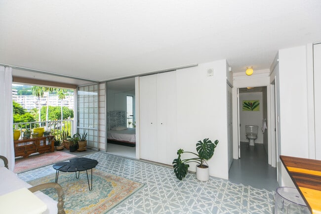 Building Photo - 1617 Keeaumoku St