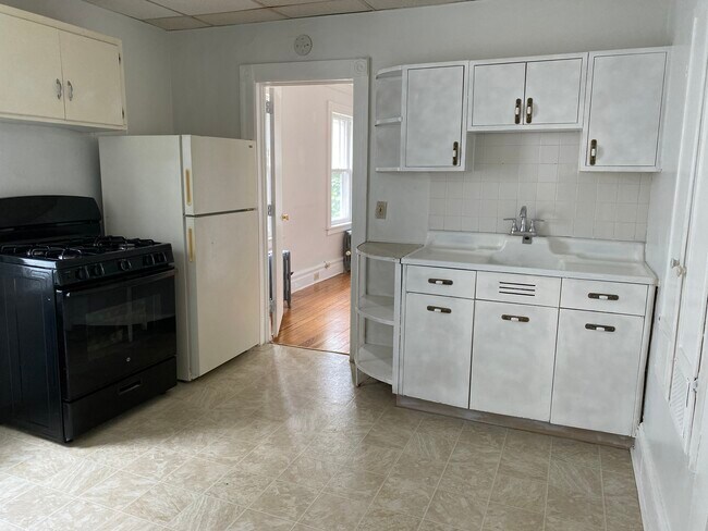 Kitchen - 235 Montgomery St