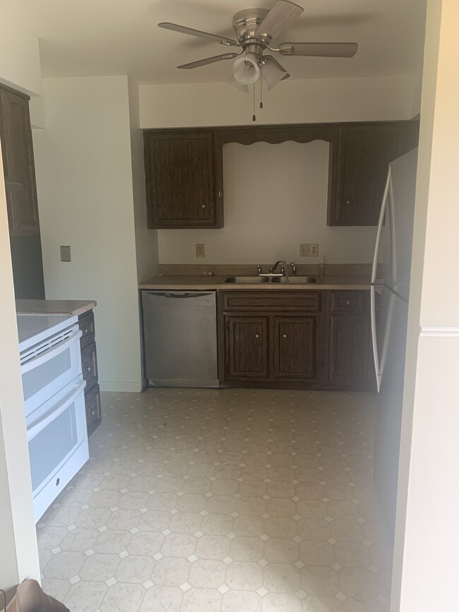 Kitchen - 135 Youkers Rd