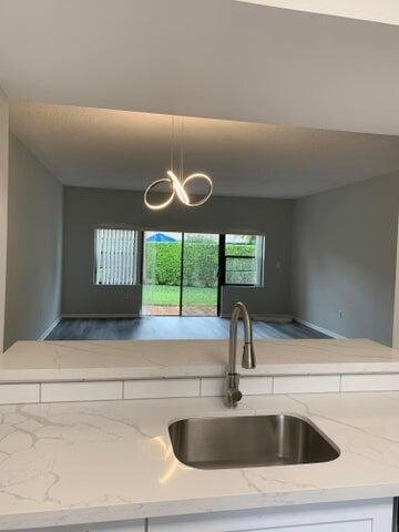 Foto del edificio - 6606 Villa Sonrisa Dr