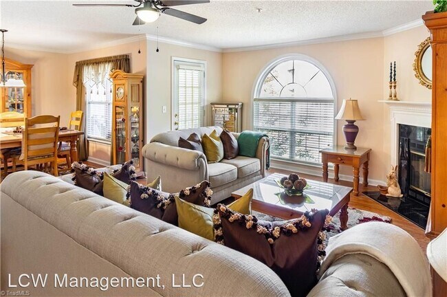 Building Photo - 2 br, 2 bath House - 223 Quietwood Drive