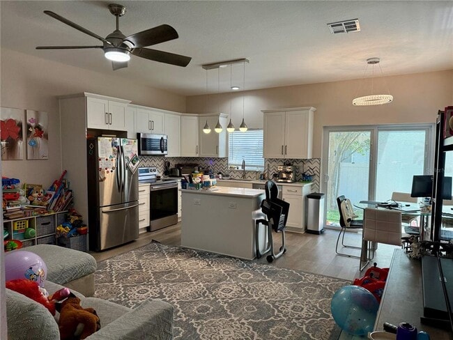Building Photo - 13201 Opal Ct S