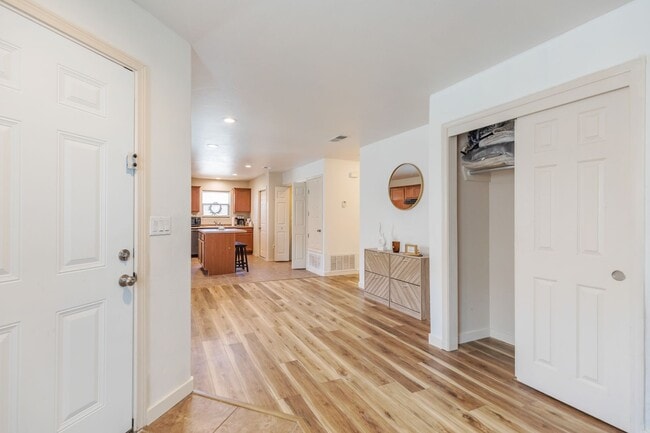 Building Photo - 3 Bedroom, 2 Bath in a Private Cul De Sac