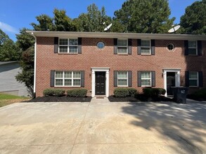Building Photo - 2657 Parkside Way SW