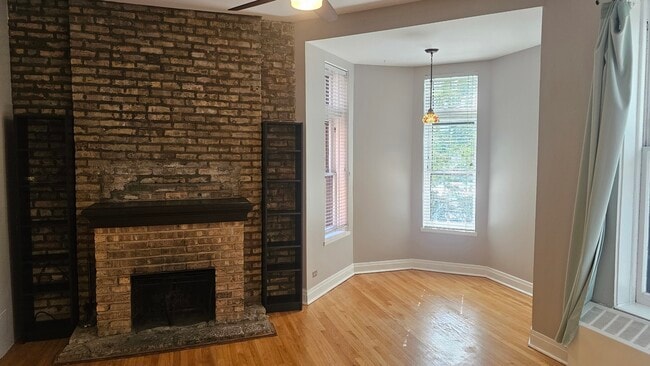Foto del edificio - 648 W Oakdale Ave
