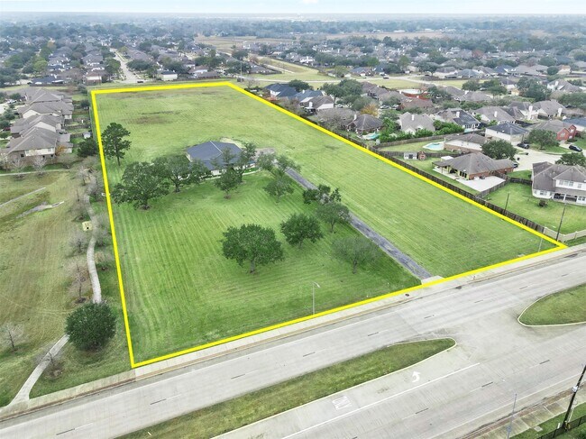 Foto del edificio - 4002 Dixie Farm Rd