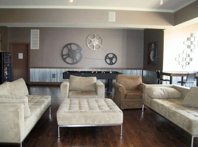 Foto del edificio - 3 Bedroom Condo in Urbana
