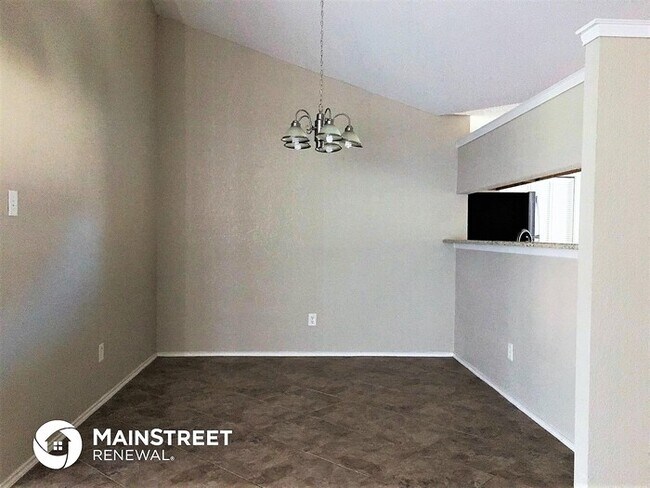 Building Photo - 909 Knollwood Dr