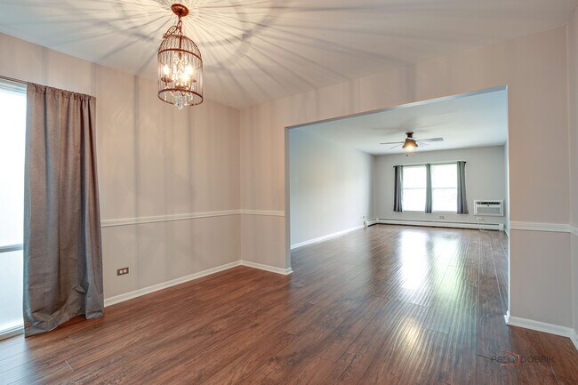 Foto del edificio - 350 Brainerd Ave