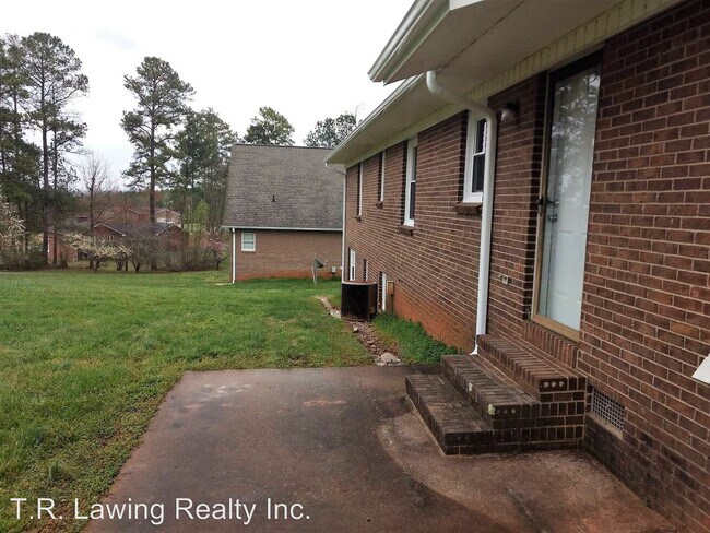 Building Photo - 3 br, 1.5 bath House - 1921 Carolyn Drive
