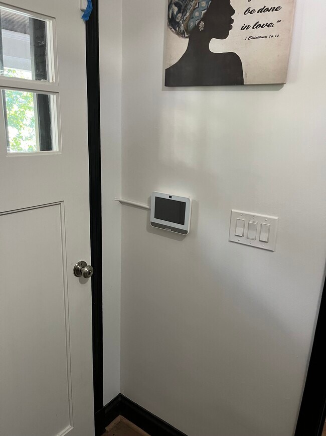 Building Photo - 1310 Staples St NE