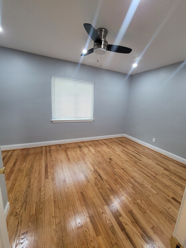 Master Bedroom - 323 34th Pl NE