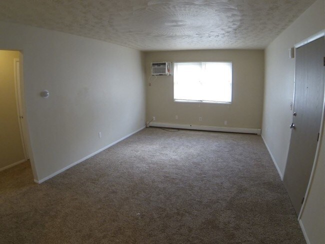Building Photo - 2 br, 1 bath Apartment - 698 Robinson Road