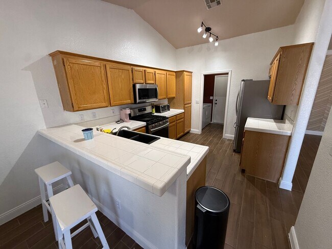 Building Photo - Single Story 3 bedroom Home in Henderson!