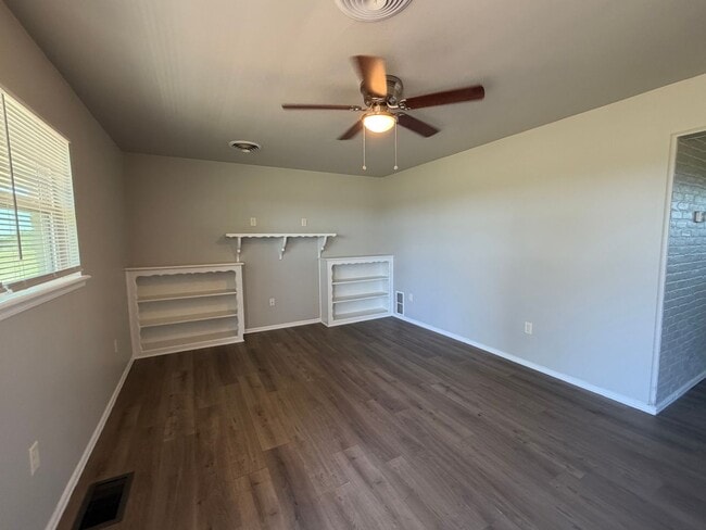 Building Photo - Guthrie Rental with 15 acres