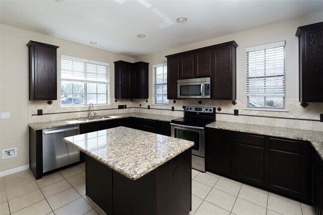 Foto del edificio - 12801 Cape May Ln