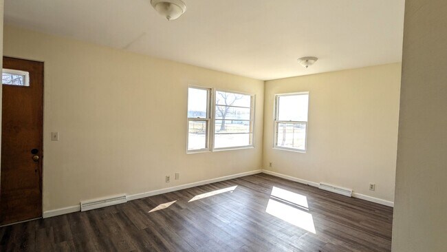 Building Photo - 1741 Roberts St, 3 bedroom house with base...